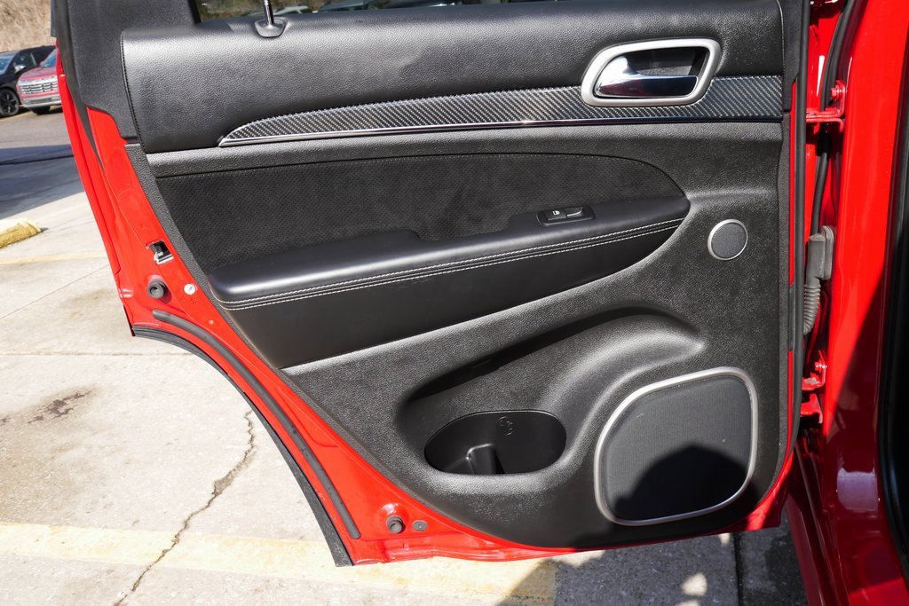 Used 2015 Jeep Grand Cherokee SRT w/ Luxury Group II image 28