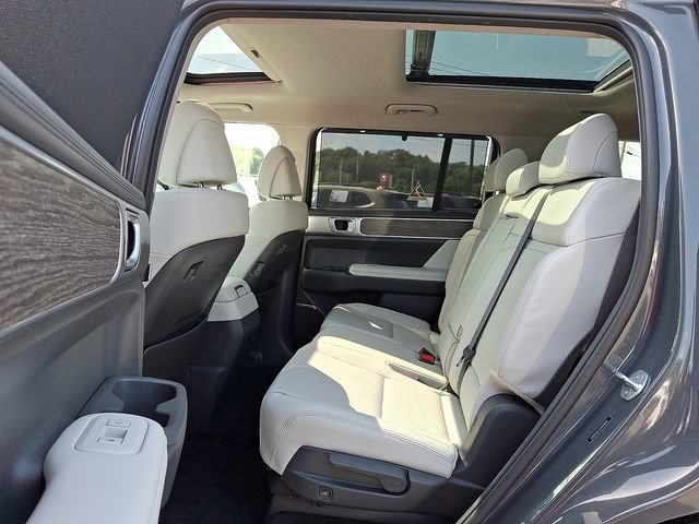 Used 2025 Hyundai Santa Fe Limited AWD/4WD image 12