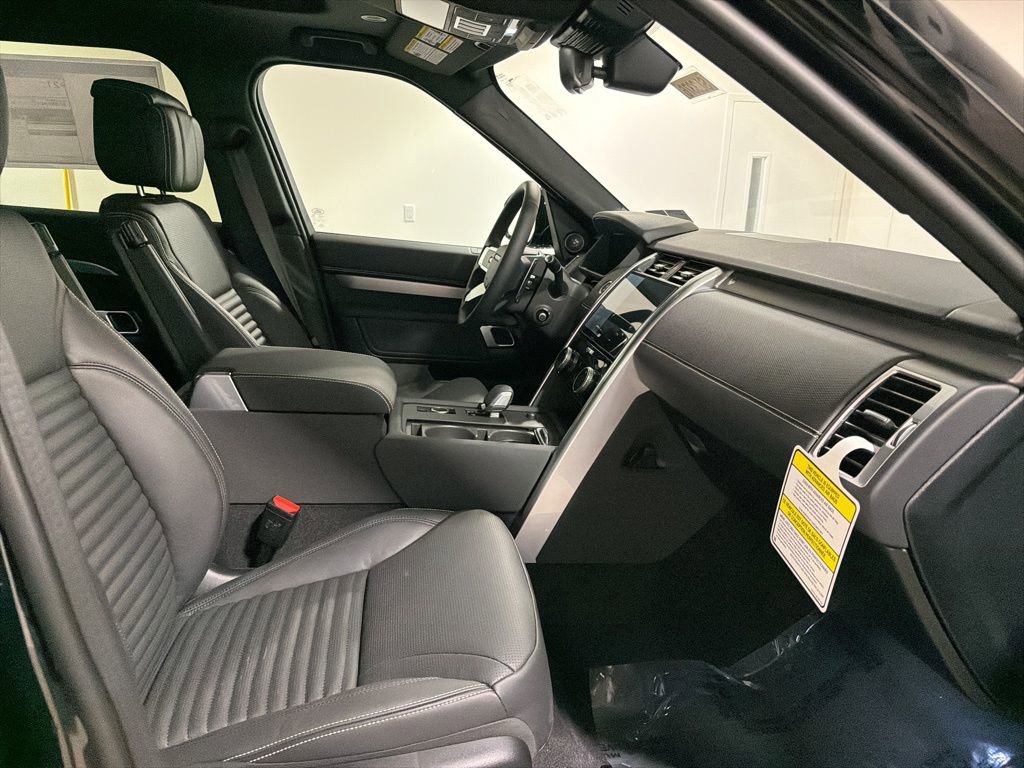 New 2026 Land Rover Discovery Dynamic SE image 25