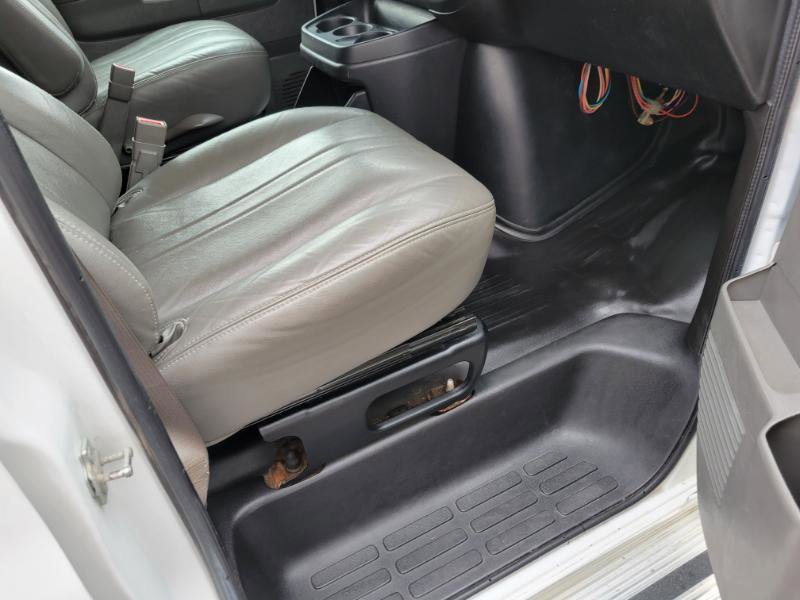 Used 2015 Chevrolet Express 3500 LS RWD image 30