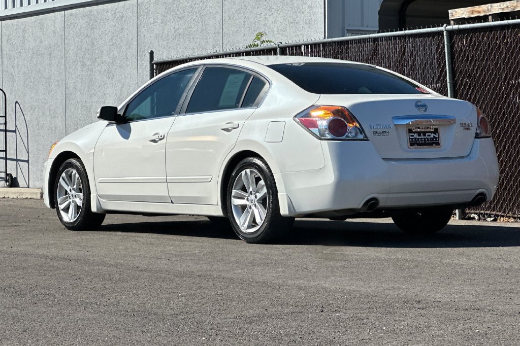 Used 2011 Nissan Altima 3.5 SR FWD image 5