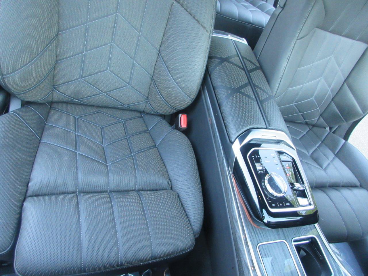 Used 2023 BMW 760i xDrive AWD/4WD image 34