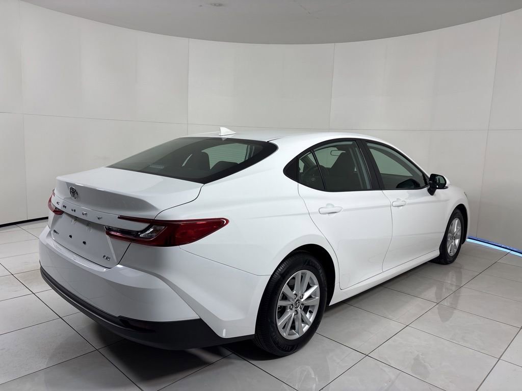 Used 2025 Toyota Camry LE image 5