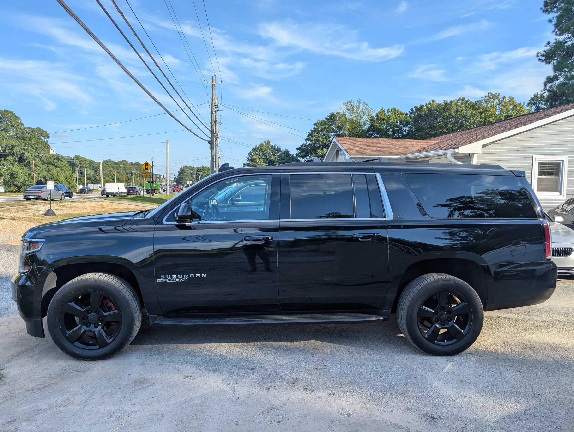 Used 2017 Chevrolet Suburban LT w/ Luxury Package RWD image 5