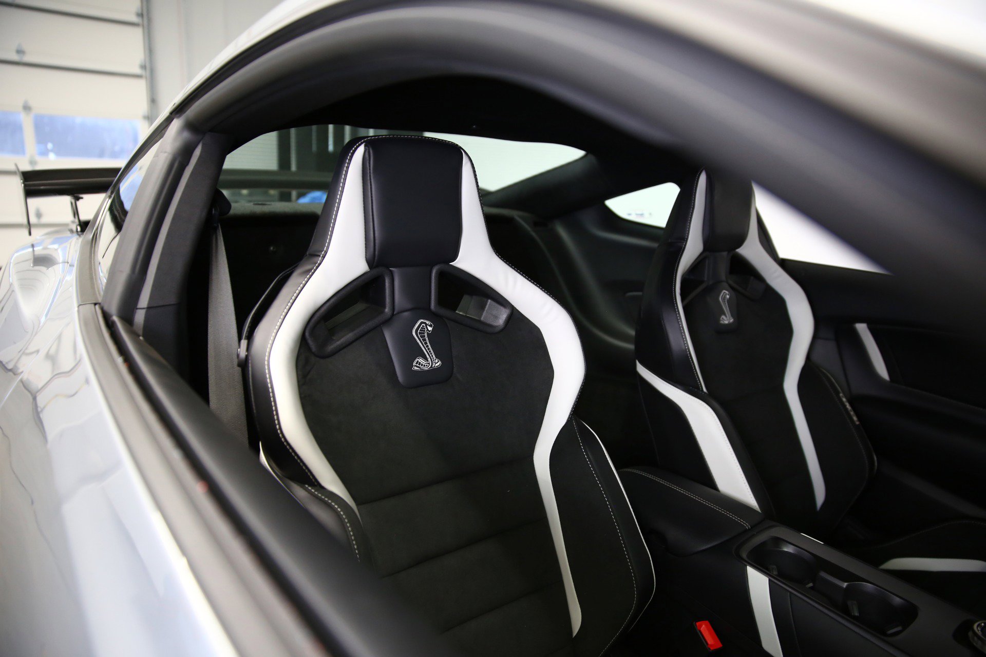 Used 2021 Ford Mustang Shelby GT500 w/ Carbon Fiber Track Pack RWD image 13
