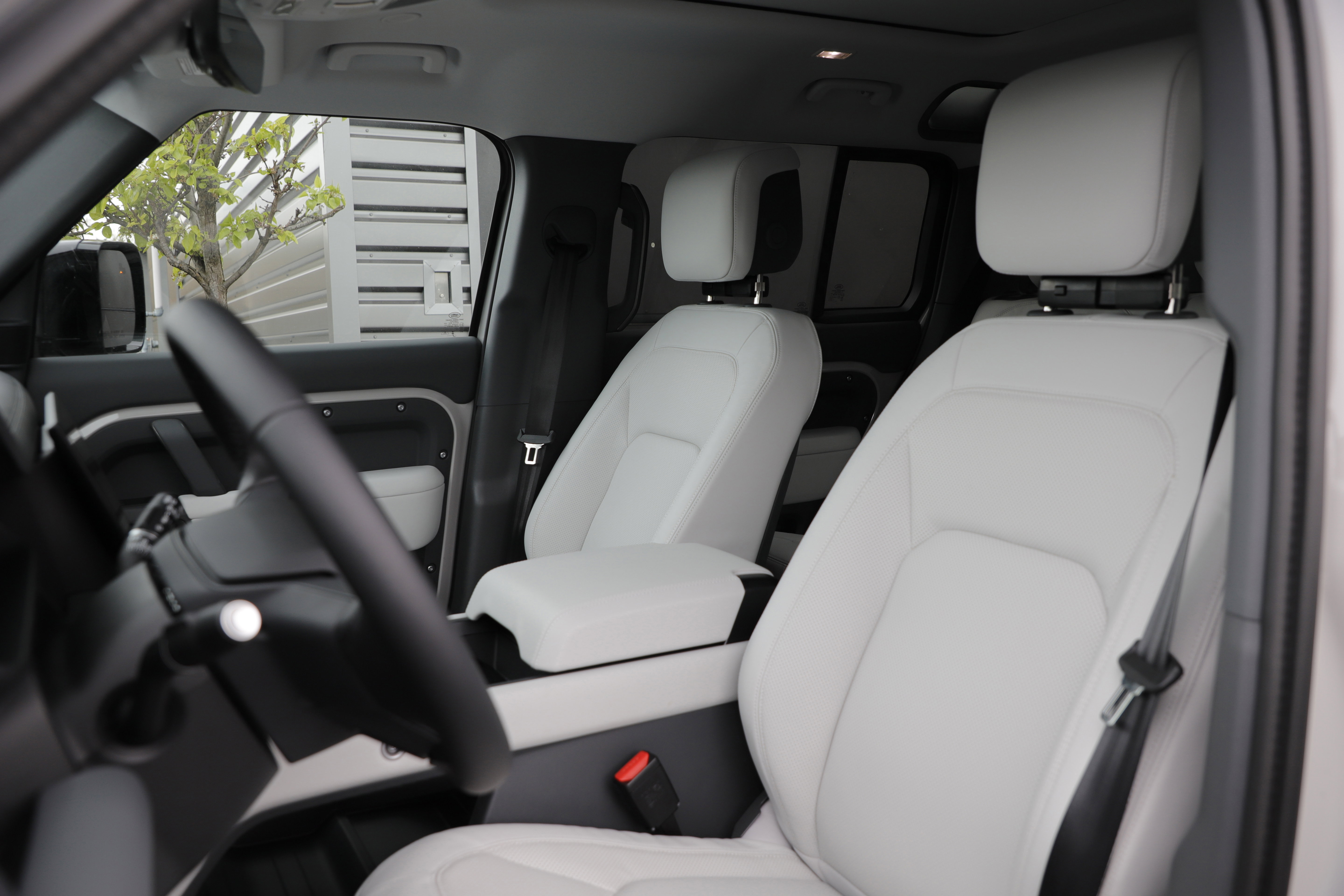 New 2026 Land Rover Defender 110 X-Dynamic SE image 17