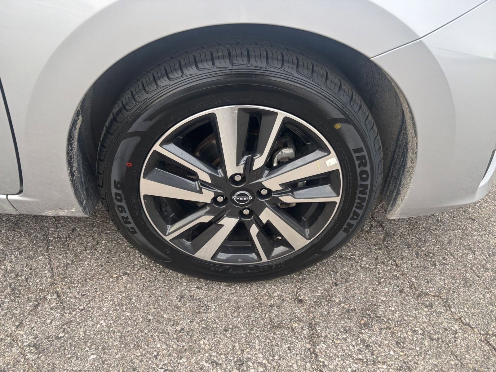 Used 2025 Nissan Versa SV image 28