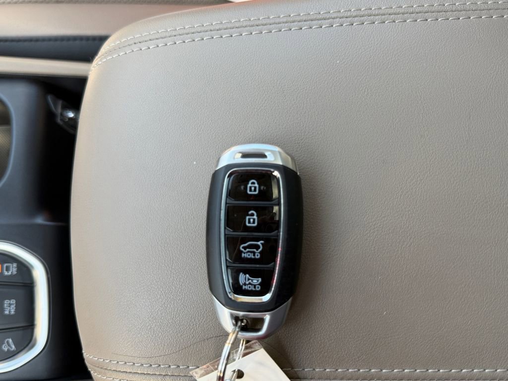 Used 2020 Hyundai Santa Fe Limited AWD/4WD image 19