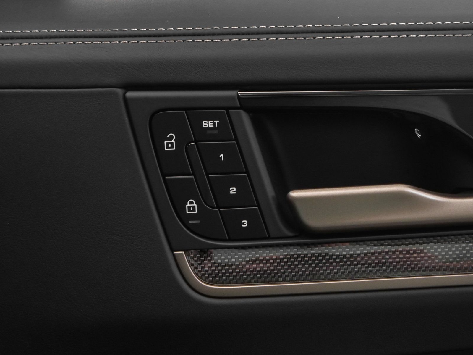 Used 2025 Porsche Cayenne Turbo AWD/4WD image 27