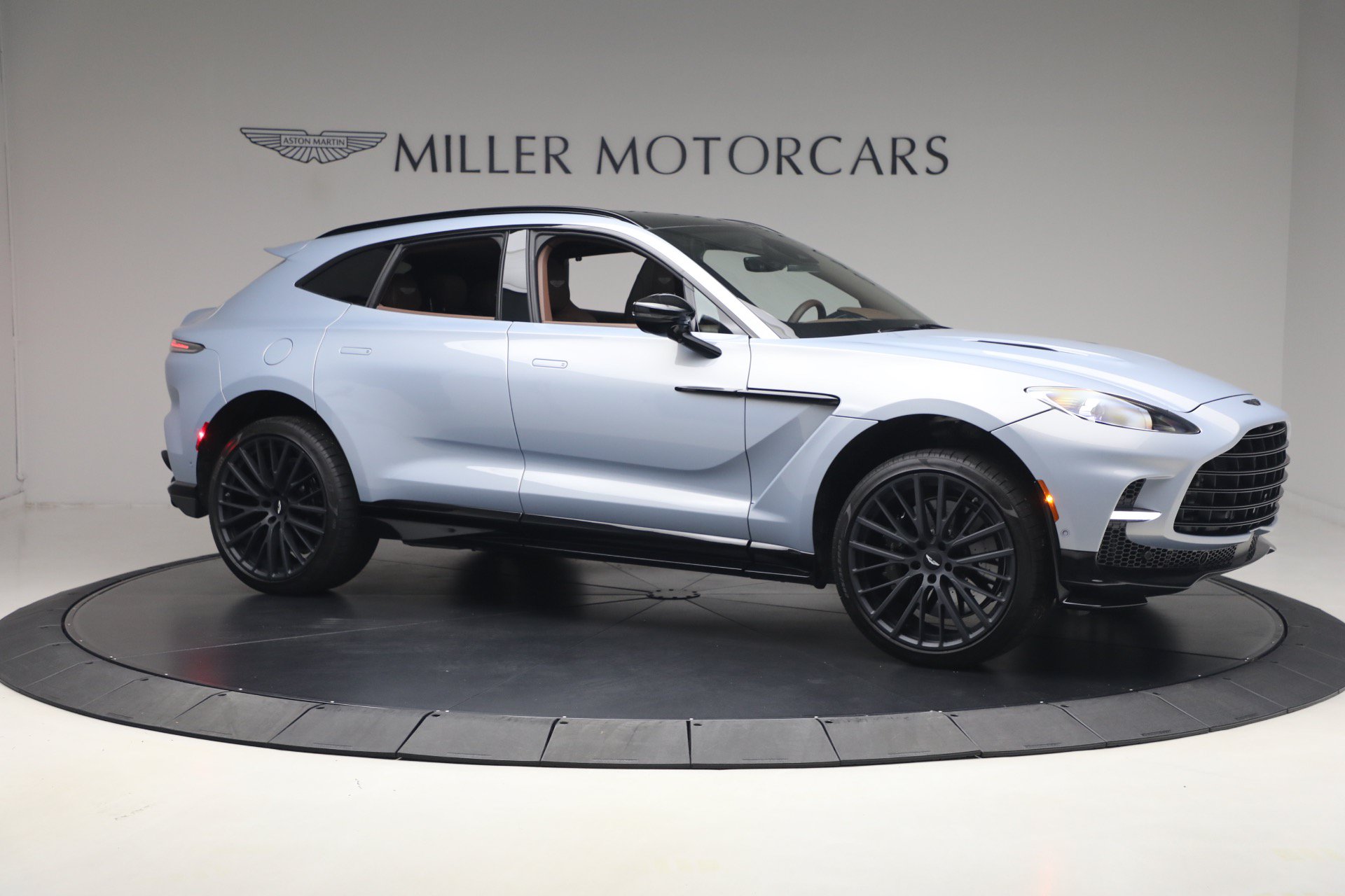 Used 2026 Aston Martin DBX 707 AWD/4WD image 10