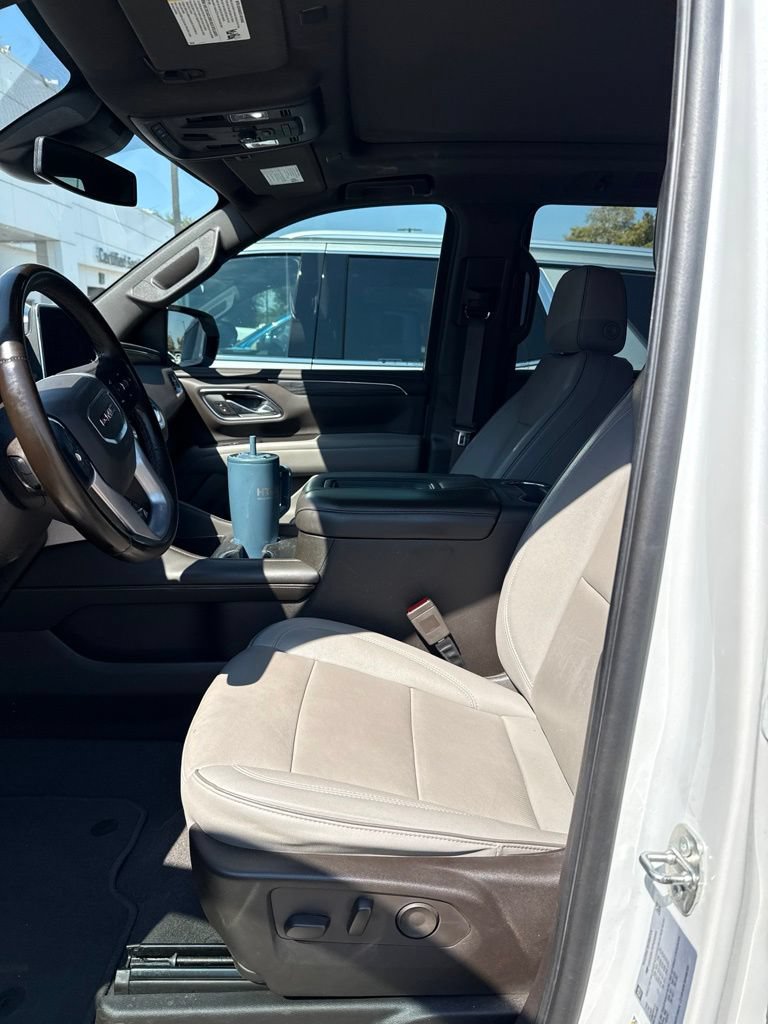Used 2023 GMC Yukon SLT w/ SLT Luxury Package AWD/4WD image 1