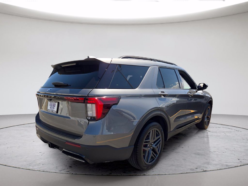New 2026 Ford Explorer ST-Line w/ ST-Line Street Pack RWD image 4