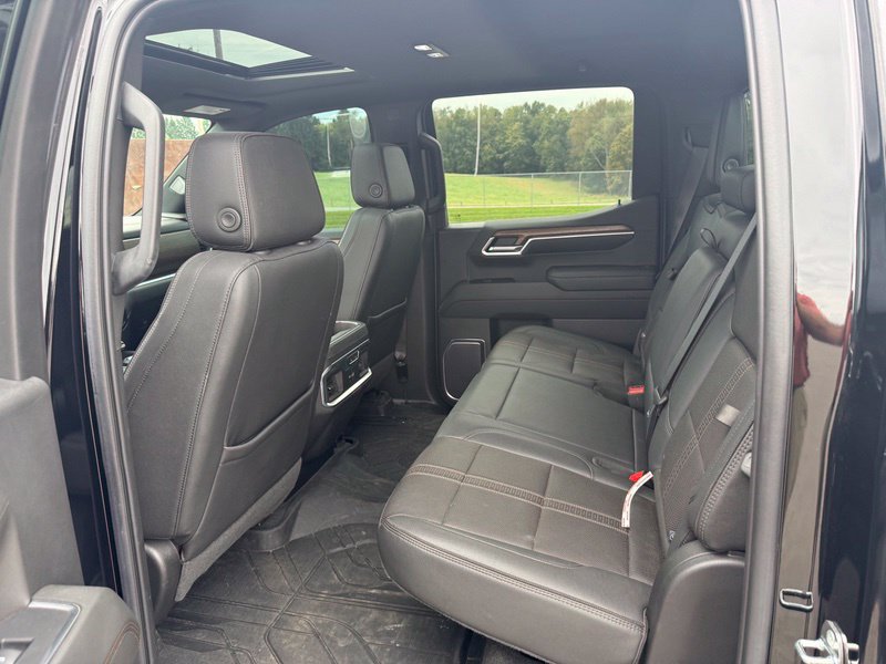 Used 2022 Chevrolet Silverado 1500 High Country w/ High Country Premium Package AWD/4WD image 9