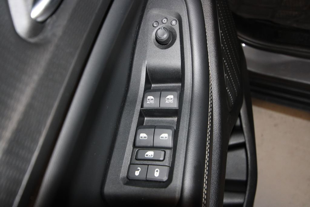 Used 2024 Jeep Grand Cherokee L Laredo image 6