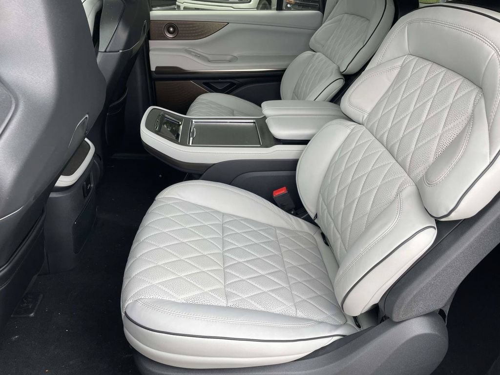 New 2027 Lincoln Navigator L Black Label w/ Black Label Special Edition AWD/4WD image 12