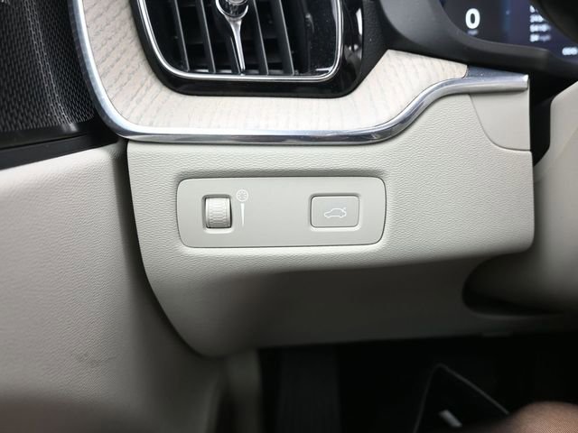 Used 2022 Volvo XC60 B6 Inscription w/ Advanced Package image 30