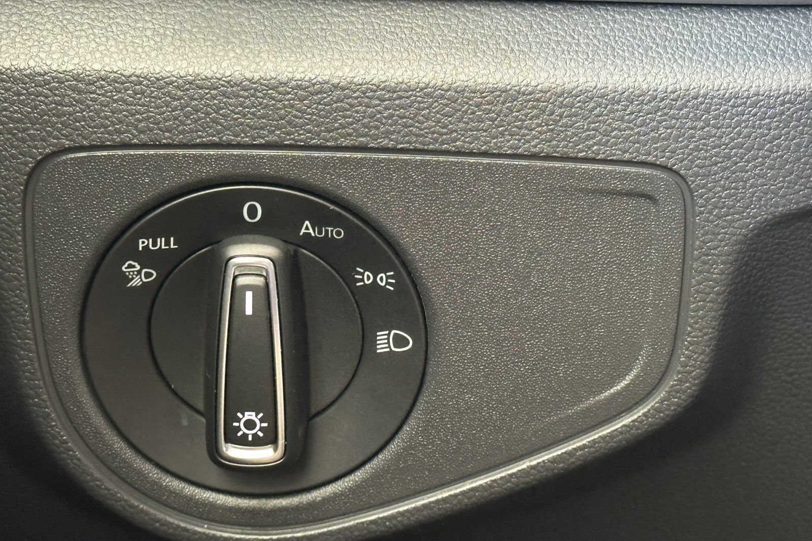 Used 2023 Volkswagen Atlas SE FWD image 27