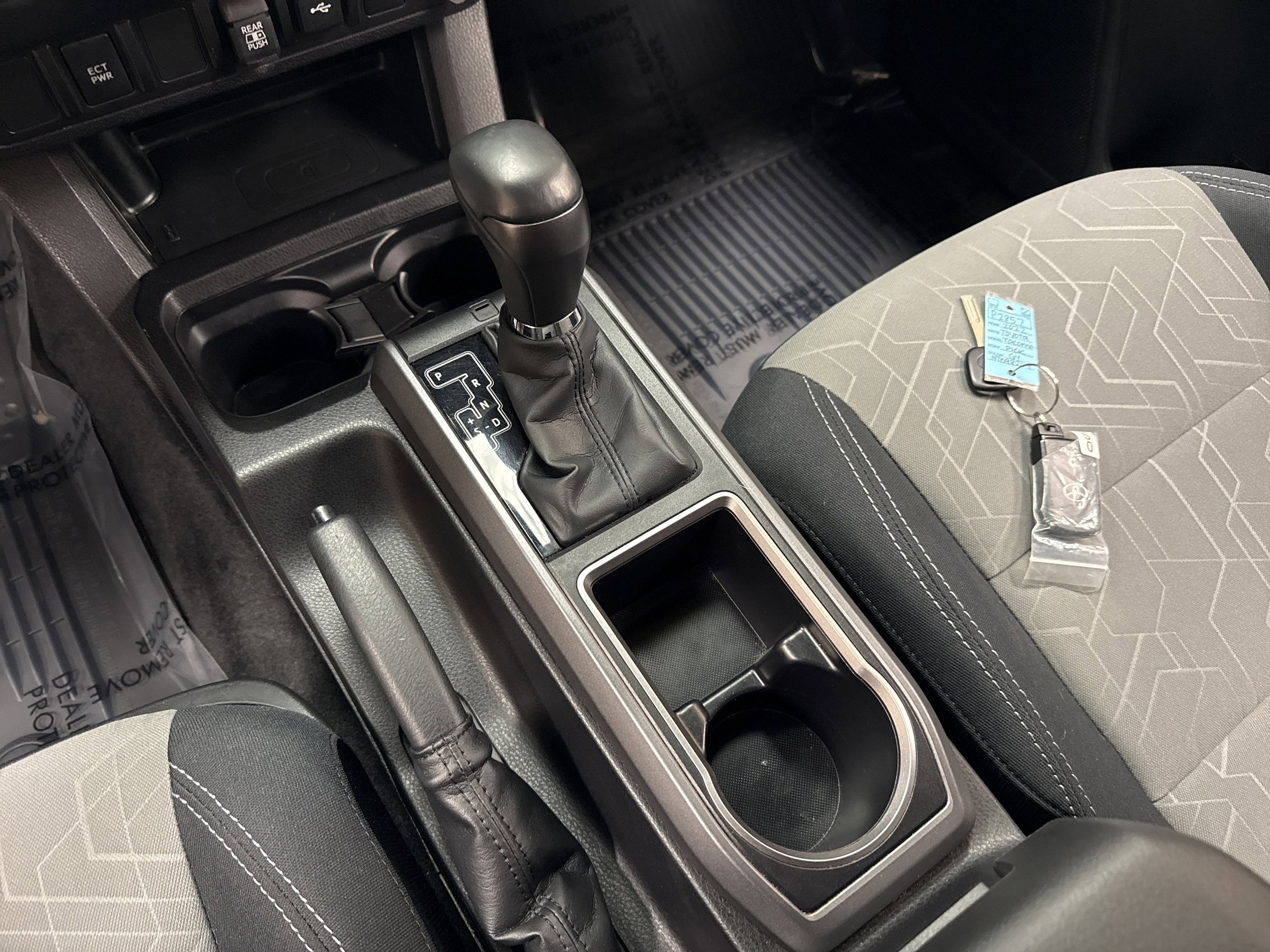 Used 2022 Toyota Tacoma TRD Off-Road image 44