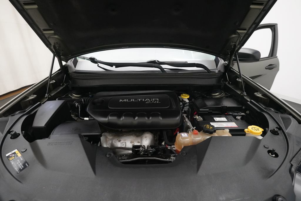 Used 2019 Jeep Cherokee Sport w/ Cold Weather Group image 3