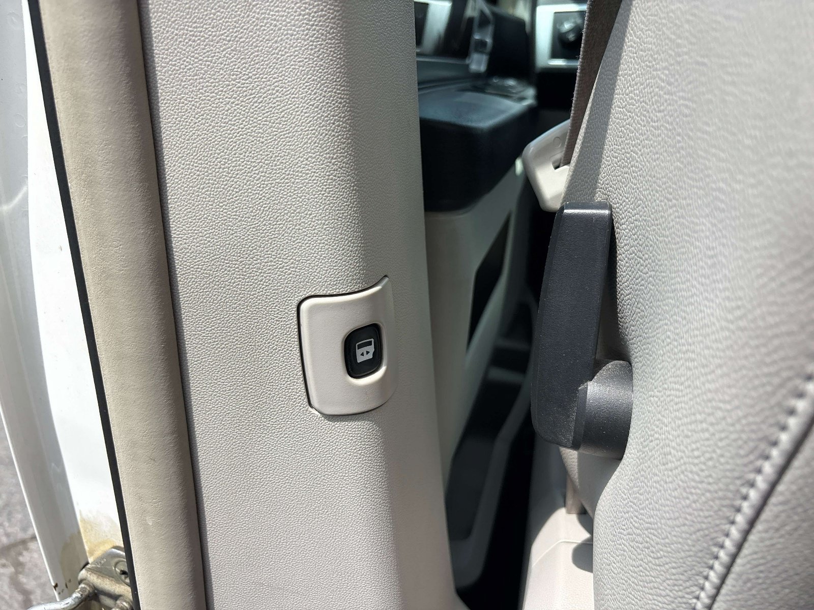 Used 2010 Chrysler Town & Country Touring Plus FWD image 14