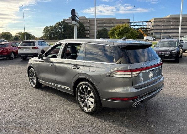 Used 2021 Lincoln Aviator Grand Touring w/ Elements Package Plus image 3