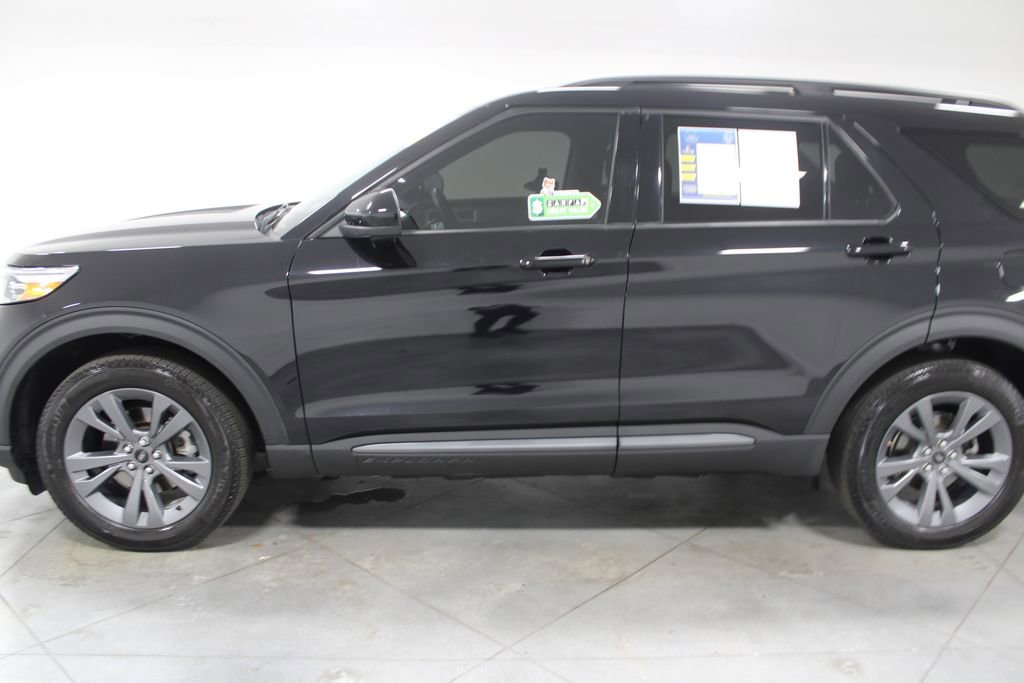 Used 2023 Ford Explorer XLT w/ Equipment Group 202A image 6