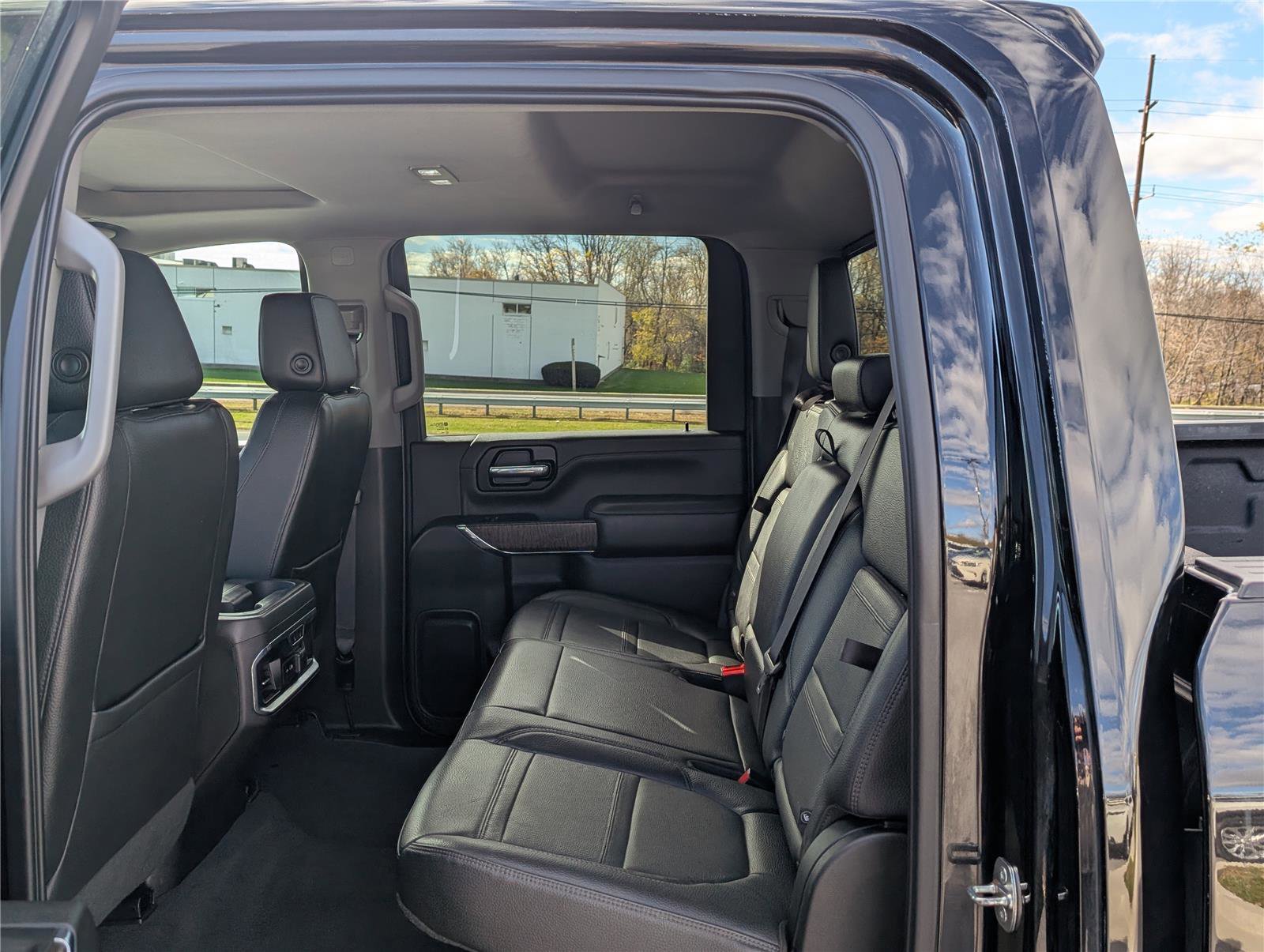 Used 2023 GMC Sierra 3500 Denali w/ Denali Ultimate Package image 13