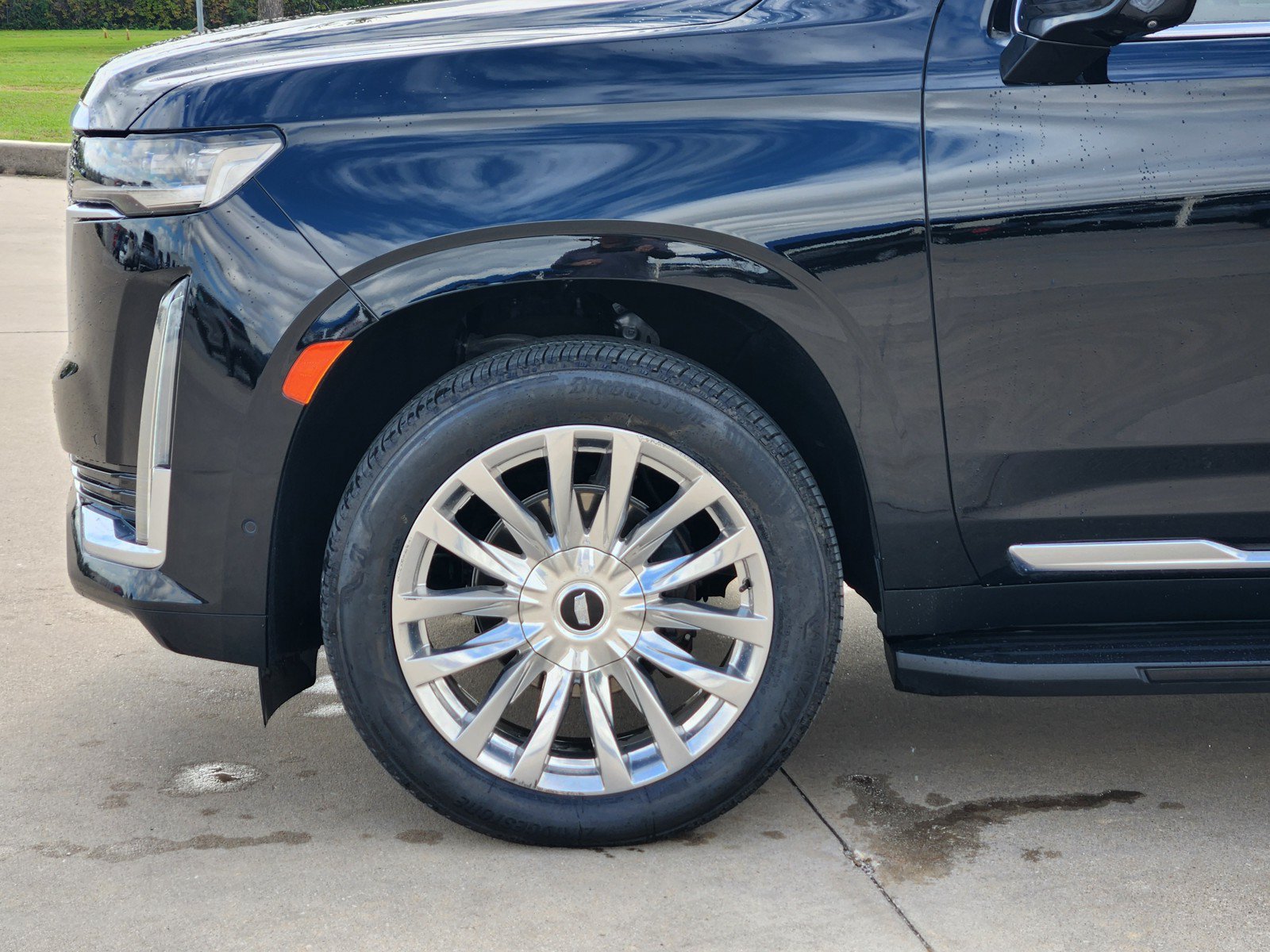 Used 2023 Cadillac Escalade ESV Premium Luxury AWD/4WD image 28