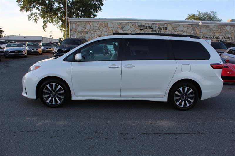Used 2020 Toyota Sienna XLE AWD/4WD image 4