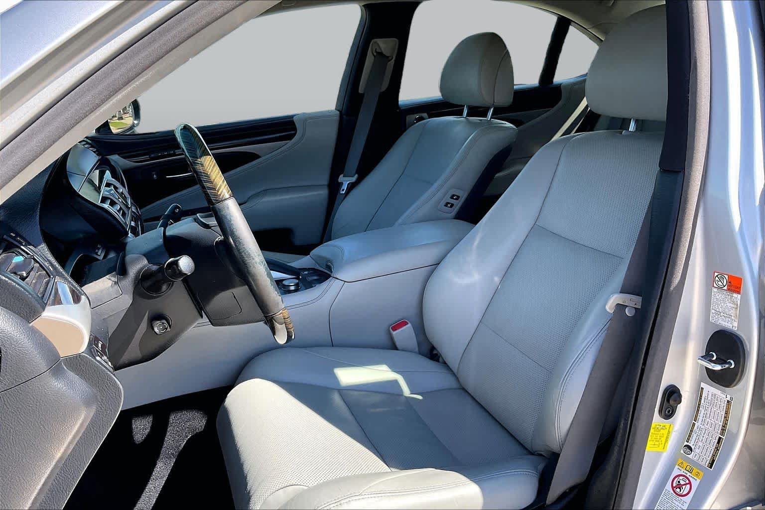 Used 2017 Lexus LS 460 w/ Comfort Package RWD image 8