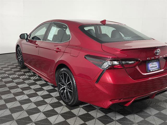 Used 2022 Toyota Camry SE w/ Cold Weather Package AWD/4WD image 6