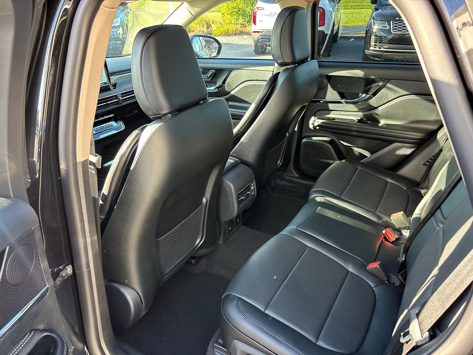 New 2026 Lincoln Corsair Reserve w/ Rear Removable Package Tray image 28