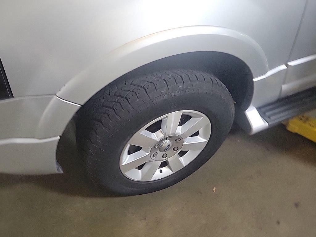 Used 2010 Ford Expedition Limited RWD image 13