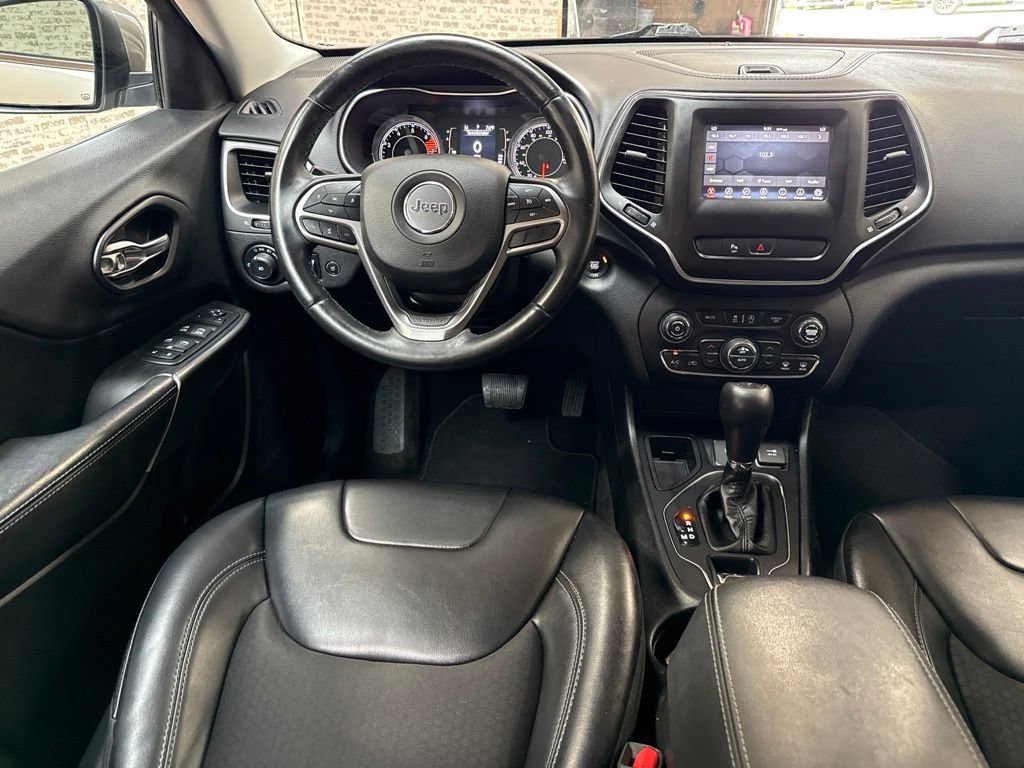 Used 2019 Jeep Cherokee Latitude Plus w/ Comfort/Convenience Group FWD image 15