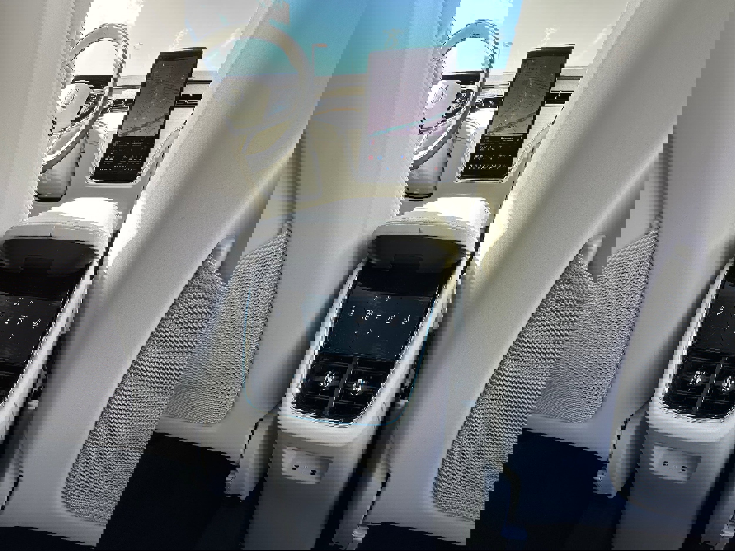 New 2025 Volvo EX90 Plus image 12