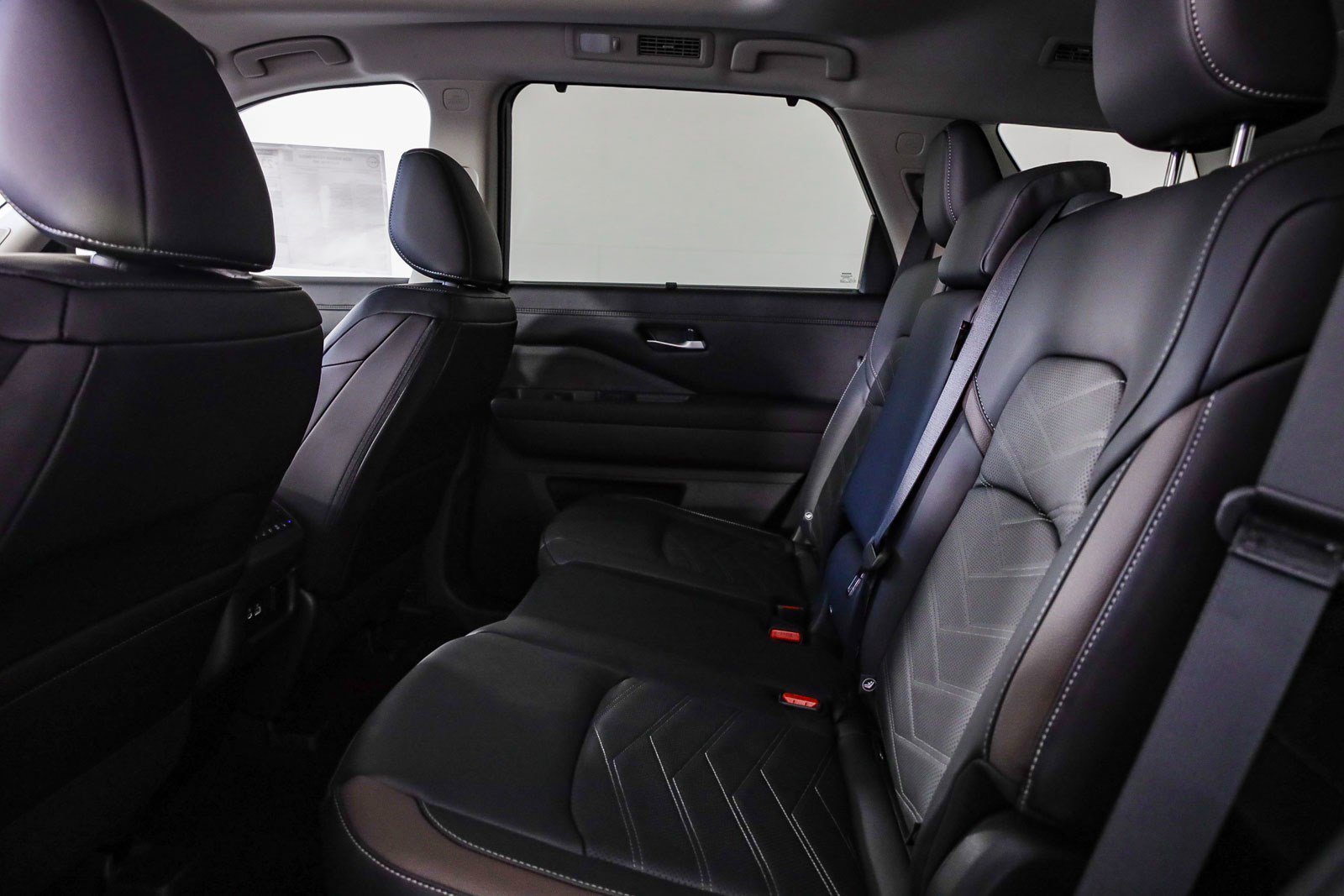 New 2025 Nissan Pathfinder Platinum w/ Cargo Package image 25