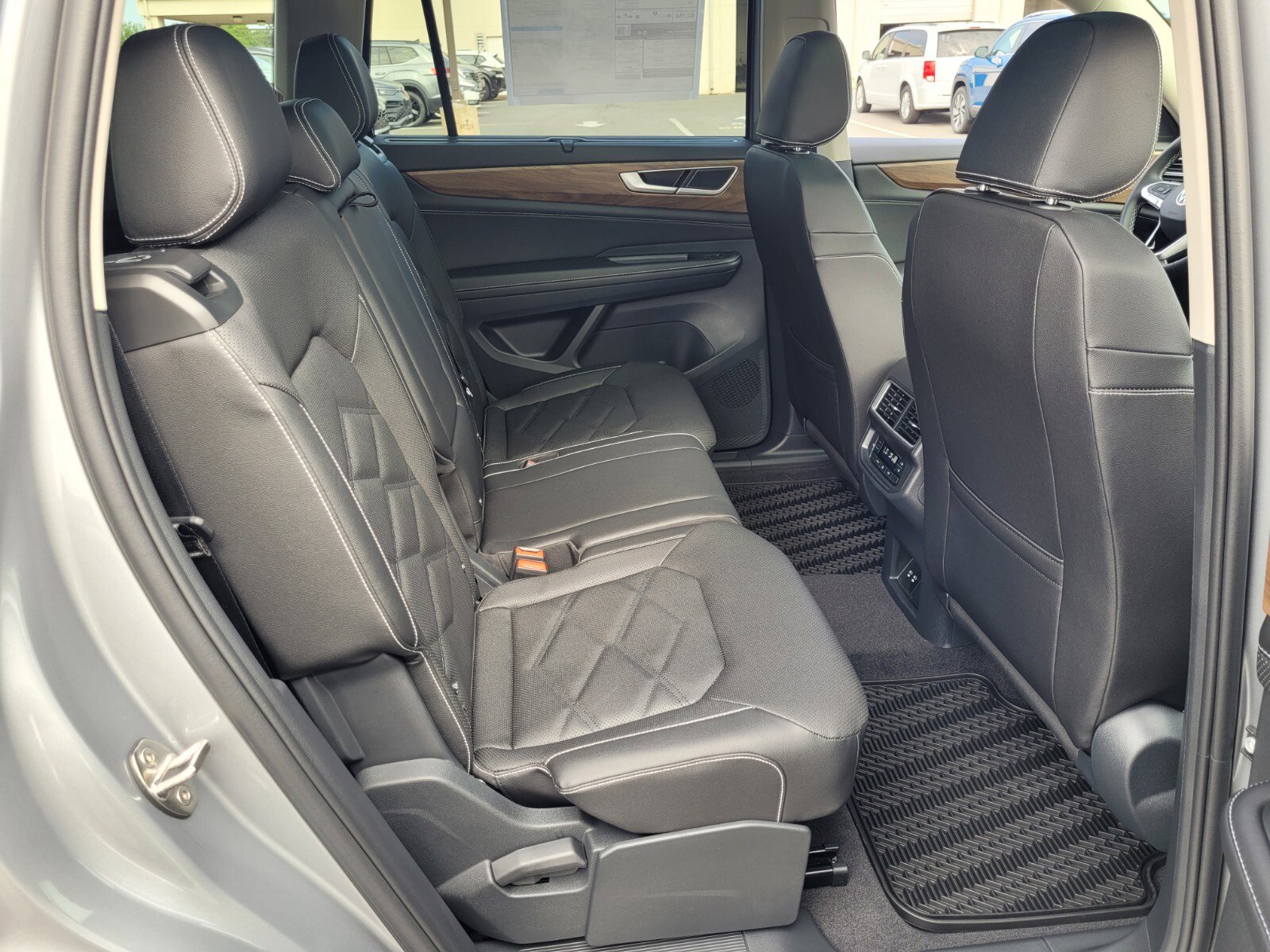 New 2026 Volkswagen Atlas SE image 9