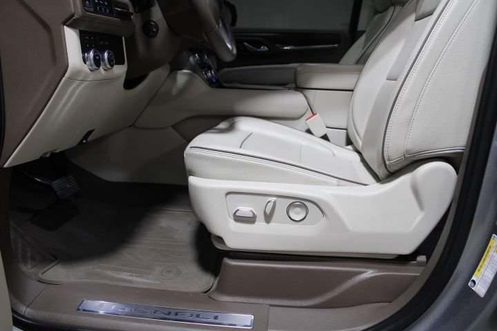 Used 2024 GMC Yukon XL Denali AWD/4WD image 23