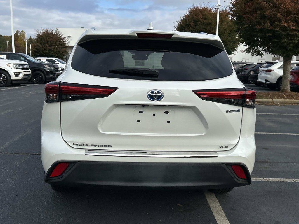 Used 2020 Toyota Highlander XLE AWD/4WD image 6