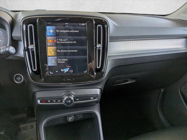 Used 2022 Volvo XC40 T4 Momentum FWD image 12