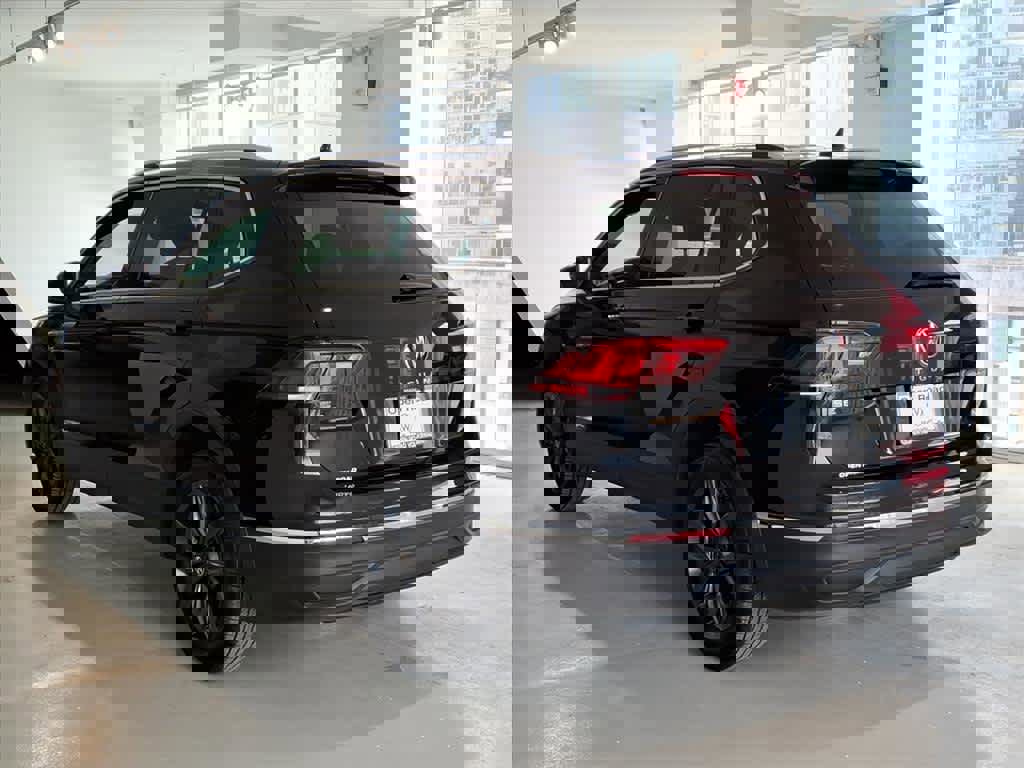 Certified 2023 Volkswagen Tiguan SE image 6