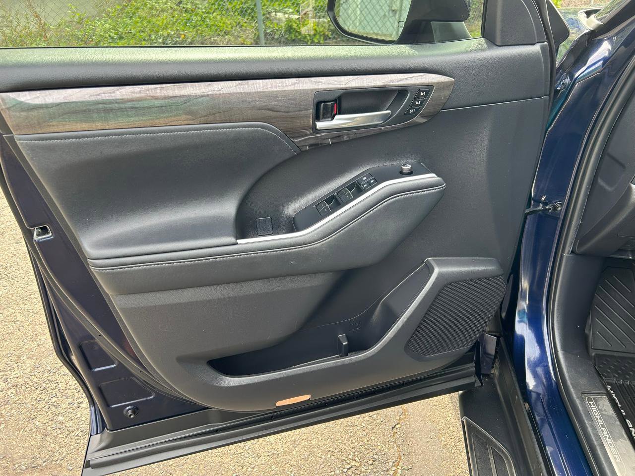 Used 2021 Toyota Highlander Platinum image 9