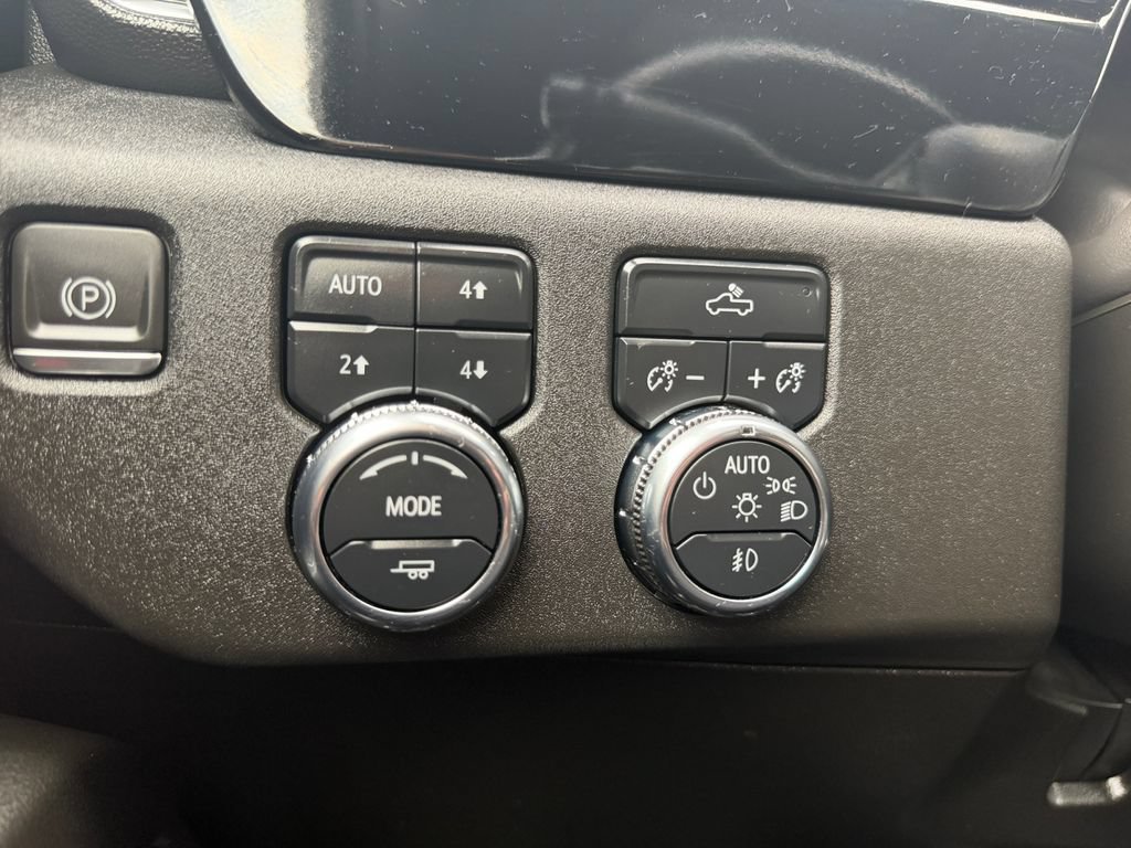 Used 2024 GMC Sierra 1500 Elevation w/ Preferred Package AWD/4WD image 19