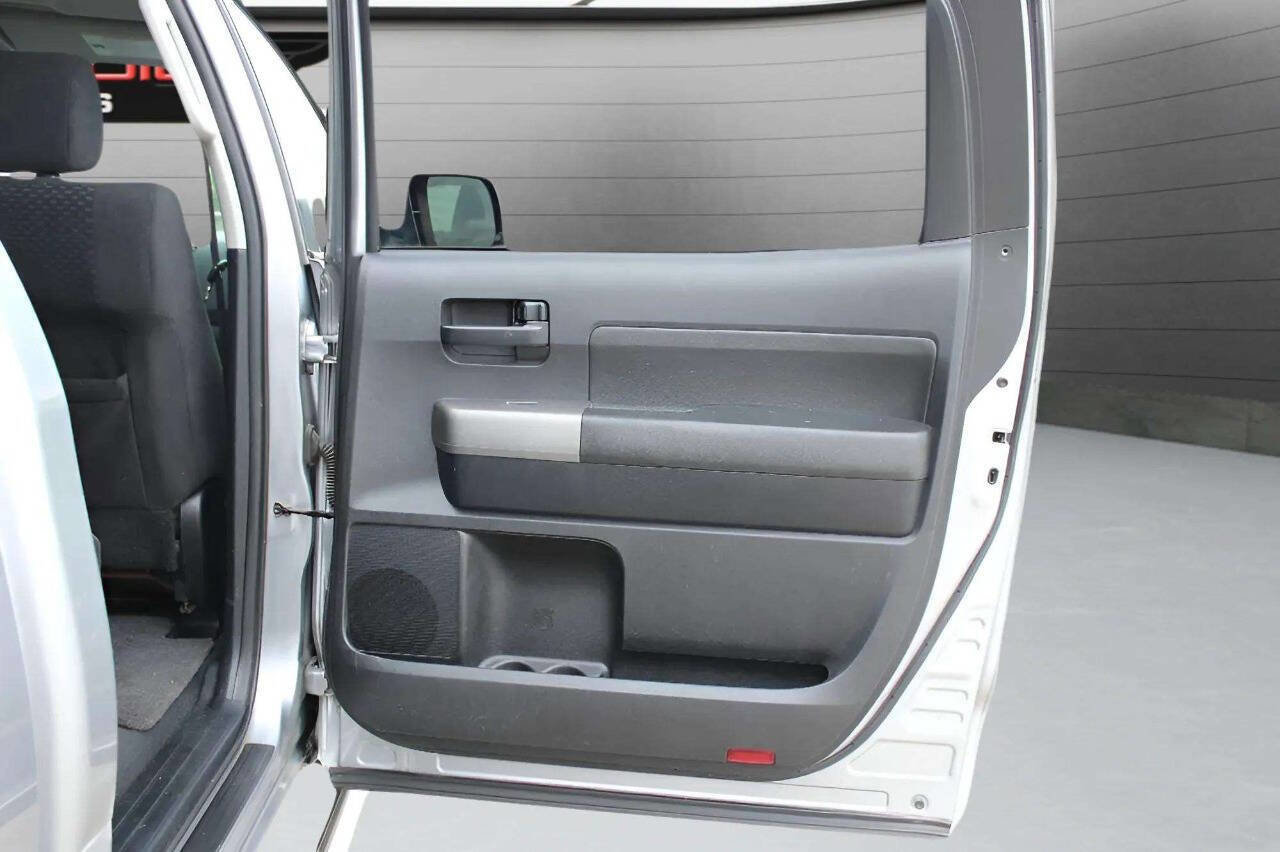 Used 2013 Toyota Tundra 4x4 CrewMax image 19