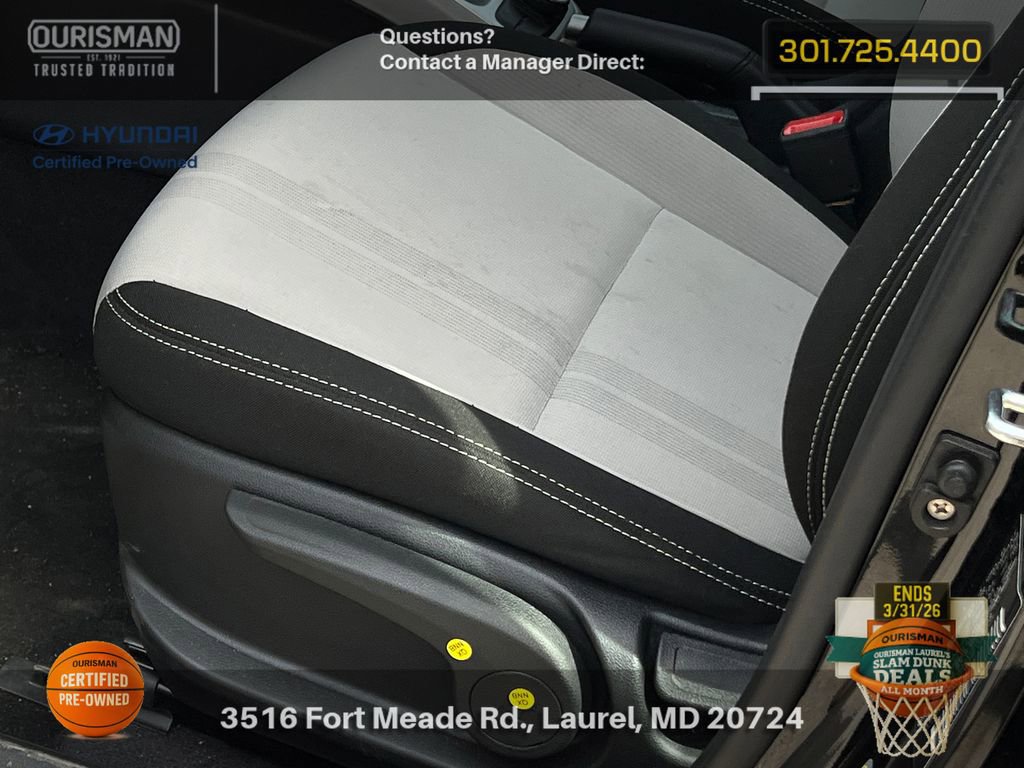 Certified 2025 Hyundai Venue SEL image 6