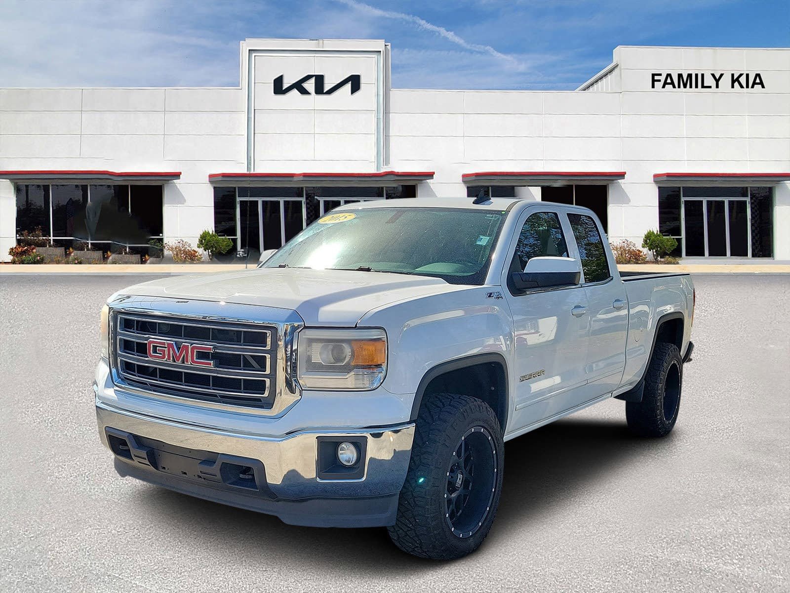 Used 2015 GMC Sierra 1500 SLE w/ SLE Value Package image 3