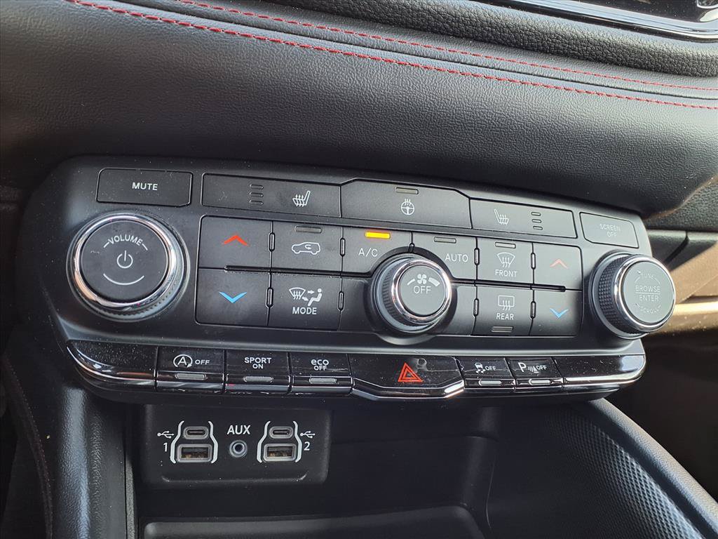 Used 2025 Dodge Durango GT w/ Blacktop Package AWD/4WD image 8