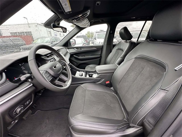 New 2025 Jeep Grand Cherokee Altitude image 7