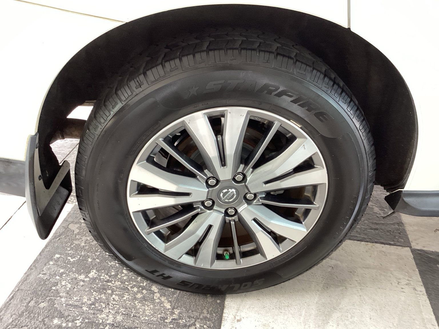 Used 2018 Nissan Pathfinder S image 22