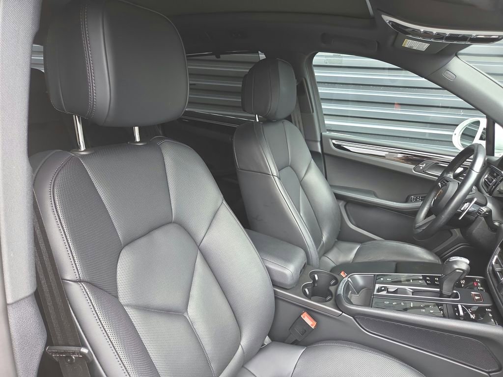 Certified 2026 Porsche Macan AWD/4WD image 19